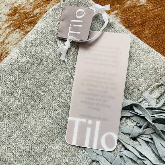 TILO Scarves Gorgeous Suede Fringe Scarf. Cashmere, Silk, Wool blend of beauty. - Picture 2 of 8